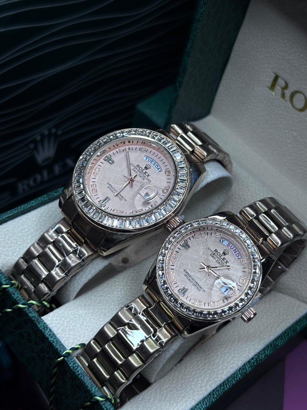 👉 Reloj Elegante en Pareja – Acero con Detalles Premium